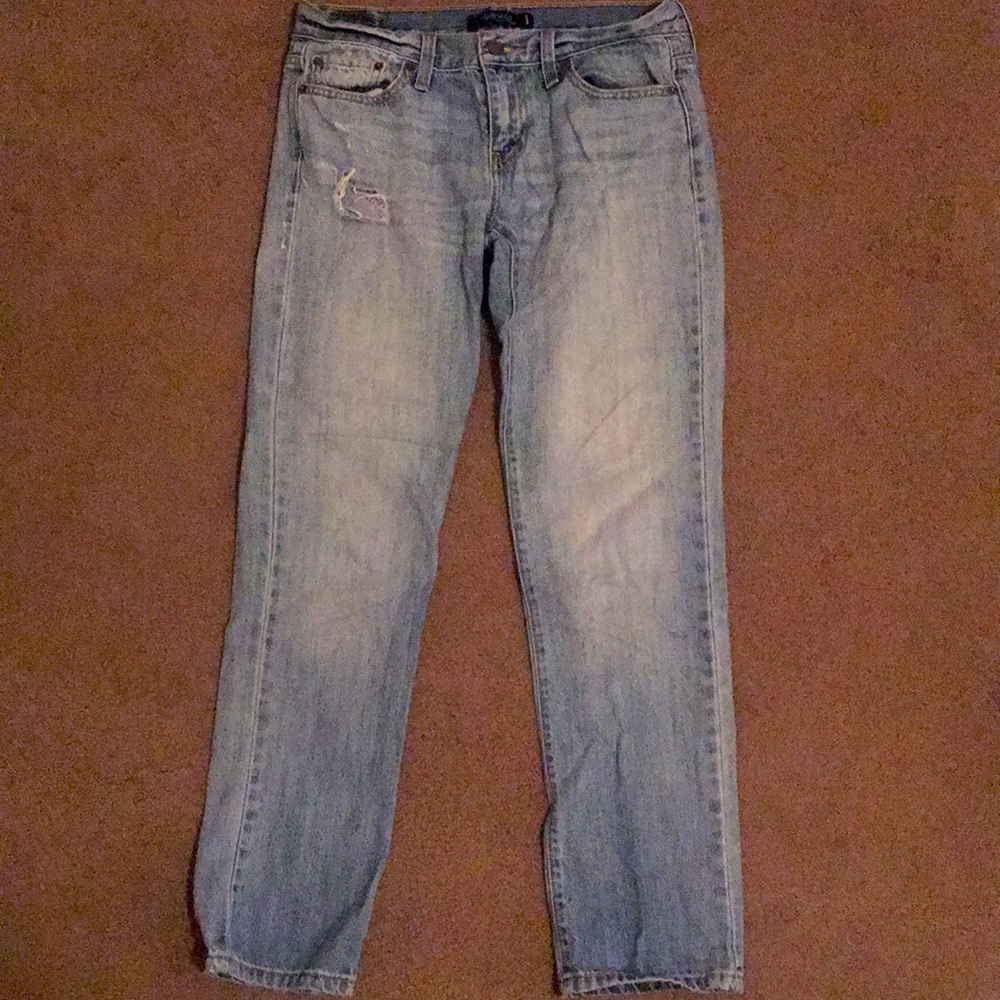 Women’s Levi’s. 513 boyfriend jeans.